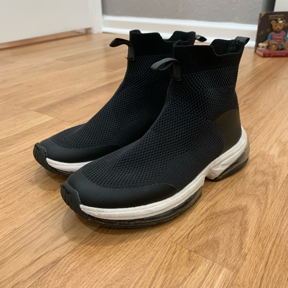 Zara Size 5.5 Sock Shoes Black and White Soles